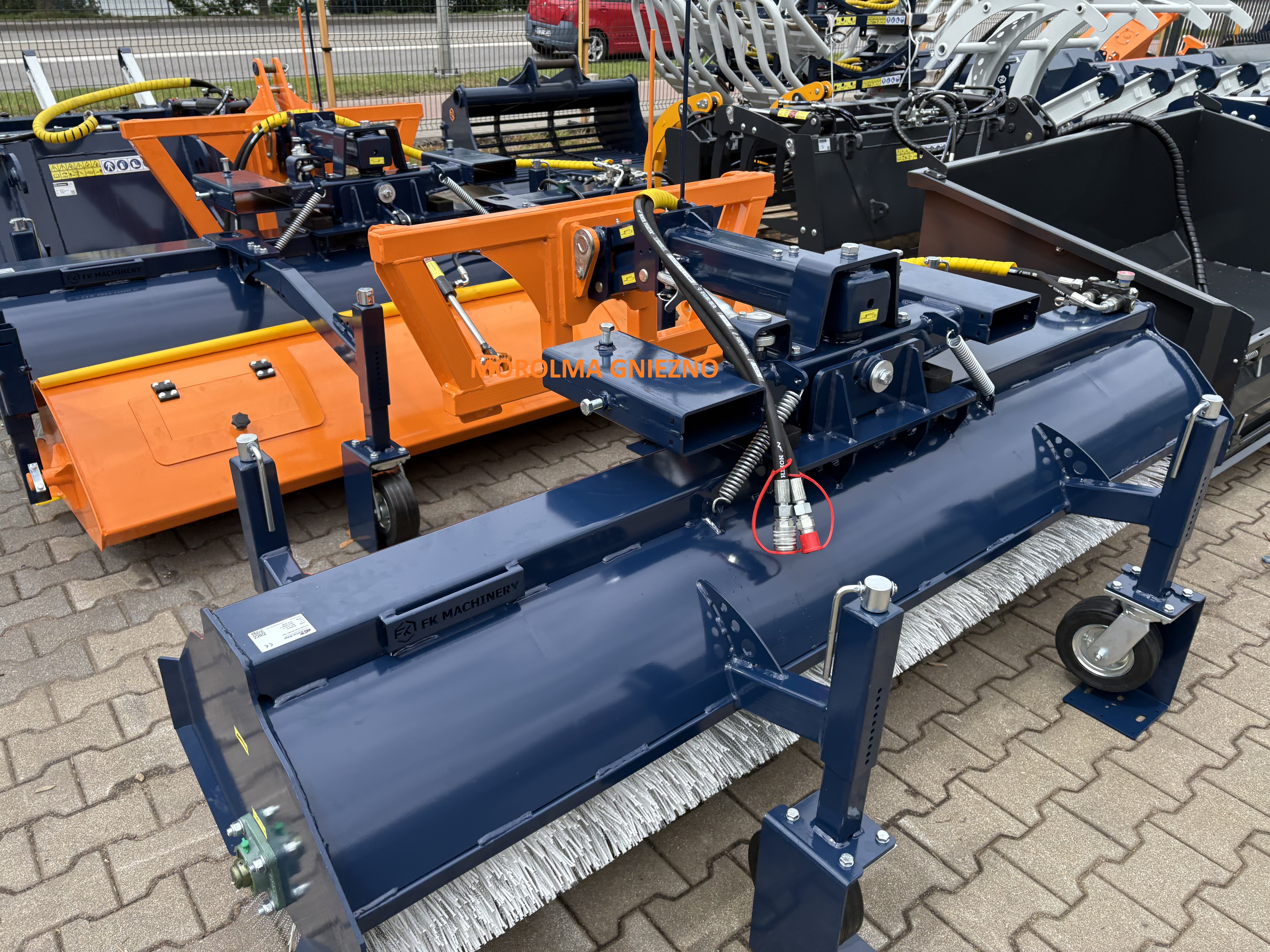 Zamiatarka komunalna szczotka do placów magazynów ulic dróg FK MACHINERY MAXI TANK BRUSH  — zdjęcie 5