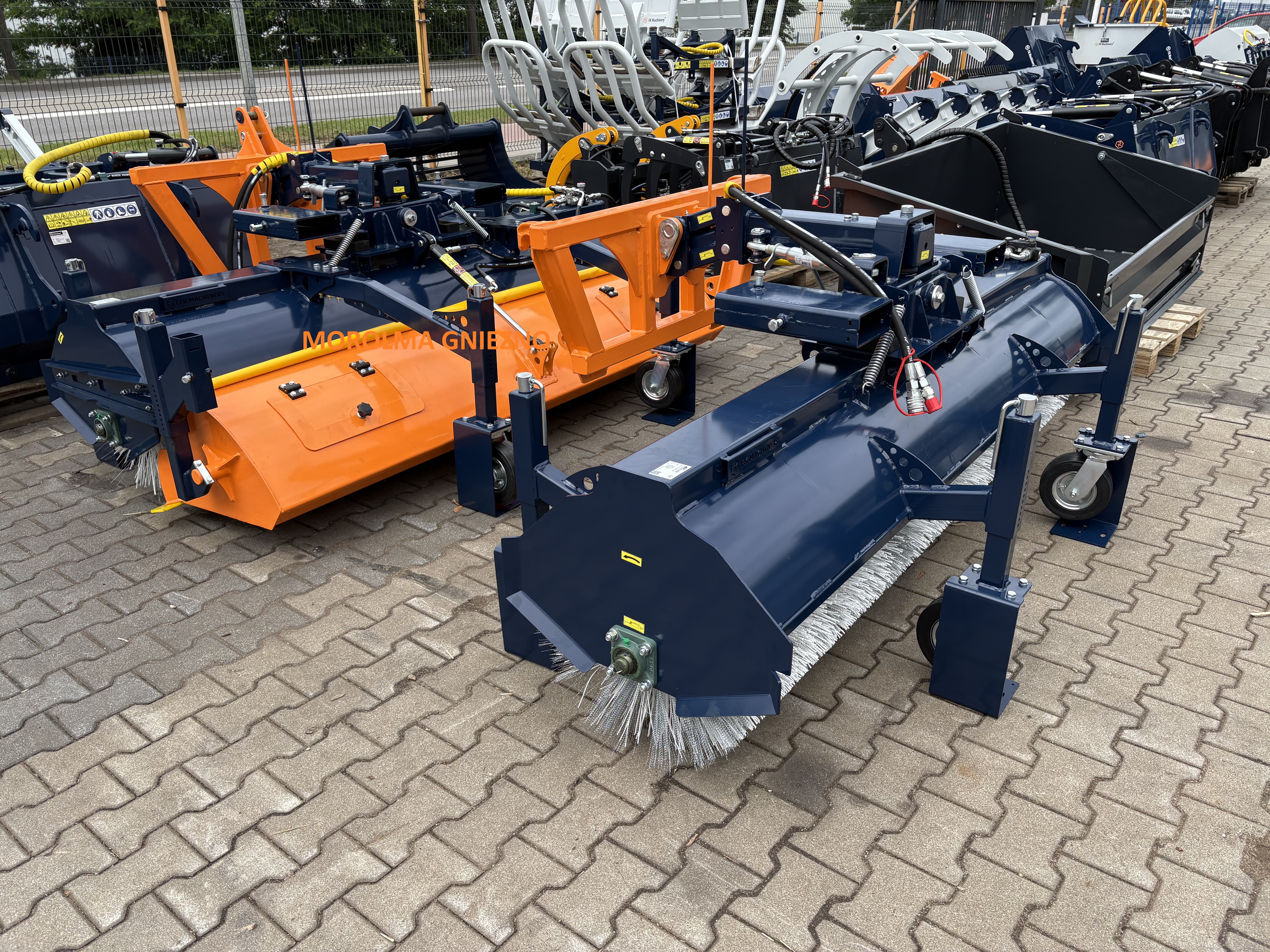 Zamiatarka komunalna szczotka do placów magazynów ulic dróg FK MACHINERY MAXI TANK BRUSH  — zdjęcie 6