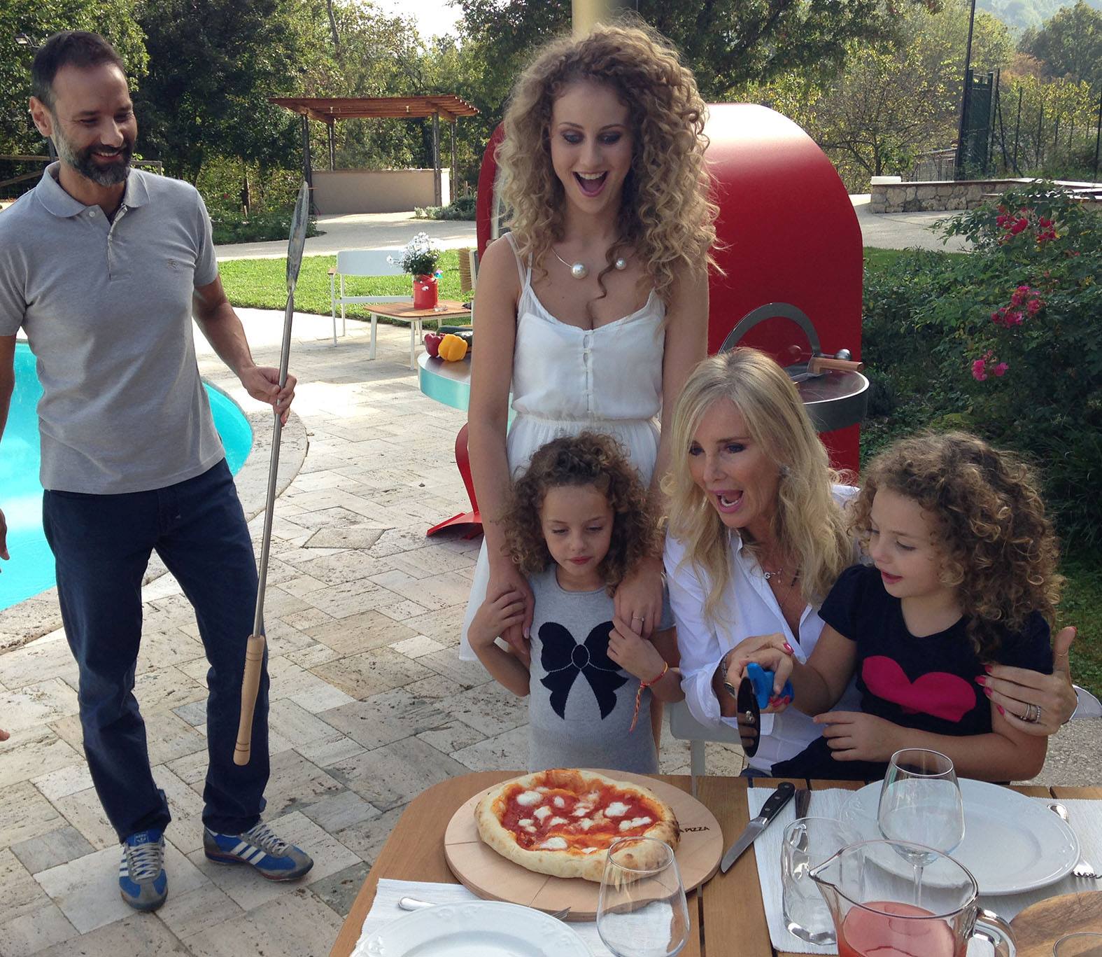 Biesiadowanie z piecem do pizzy (piecem chlebowym). — zdjęcie 17