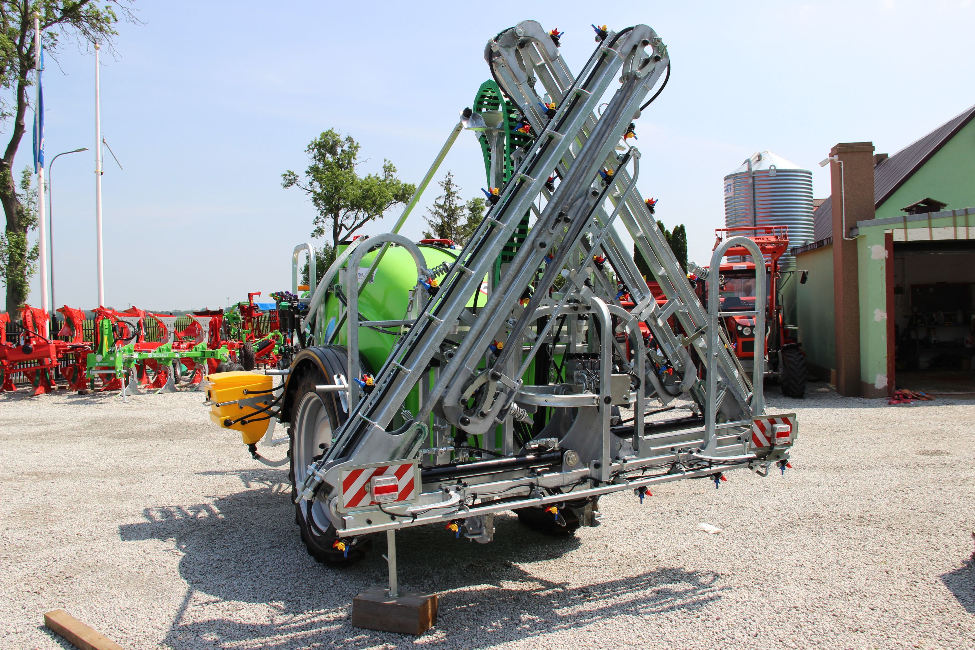Opryskiwacz zaczepiany przyczepiany hydrauliczny Bruno belka X Tolmet — zdjęcie 2