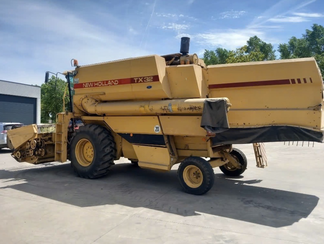 kombajn zbożowy New Holland TX32\. — zdjęcie 2