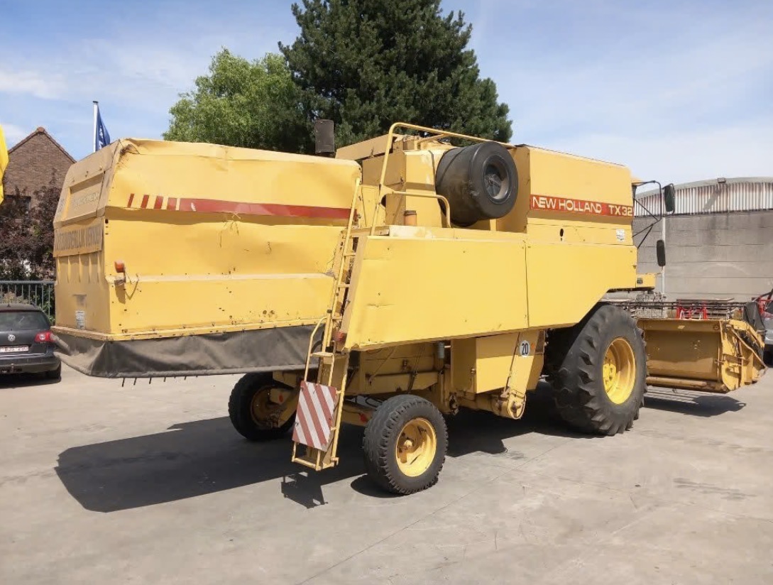kombajn zbożowy New Holland TX32\. — zdjęcie 3