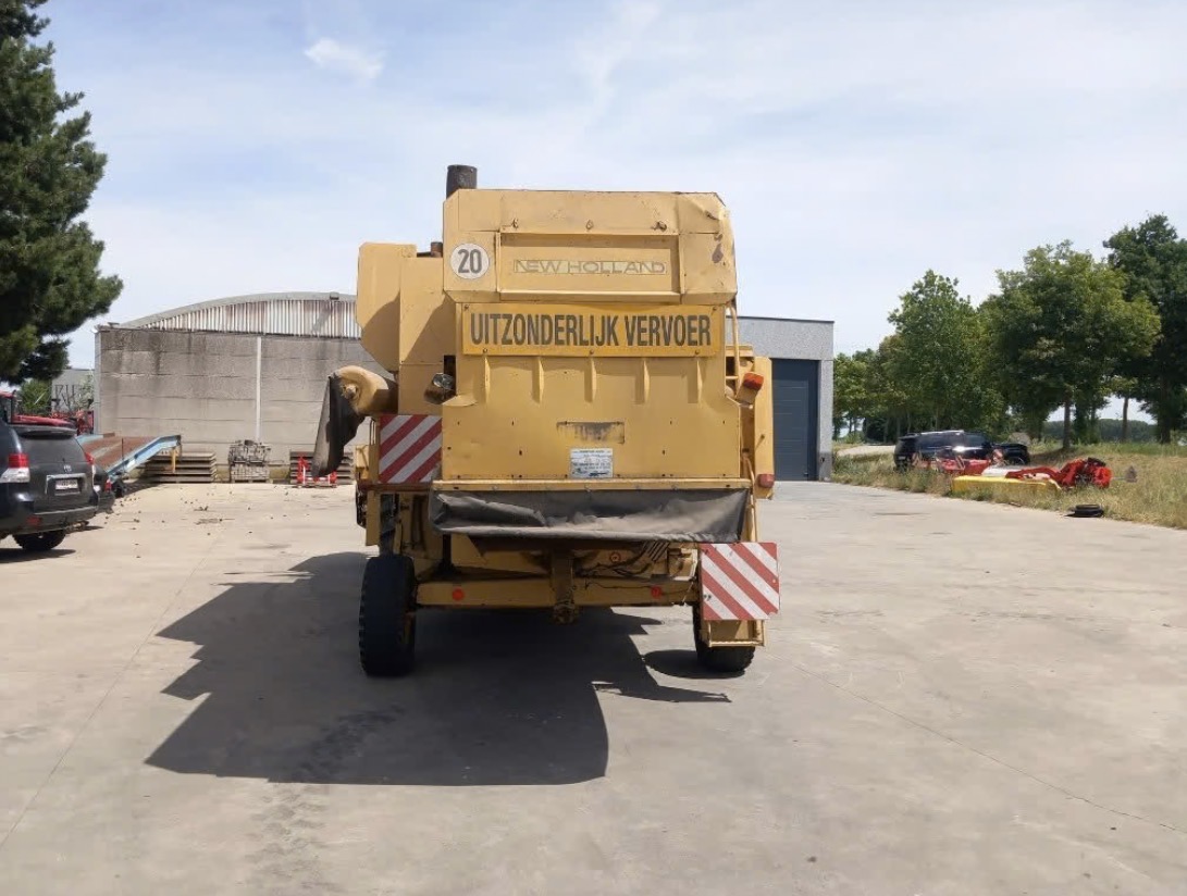 kombajn zbożowy New Holland TX32\. — zdjęcie 4