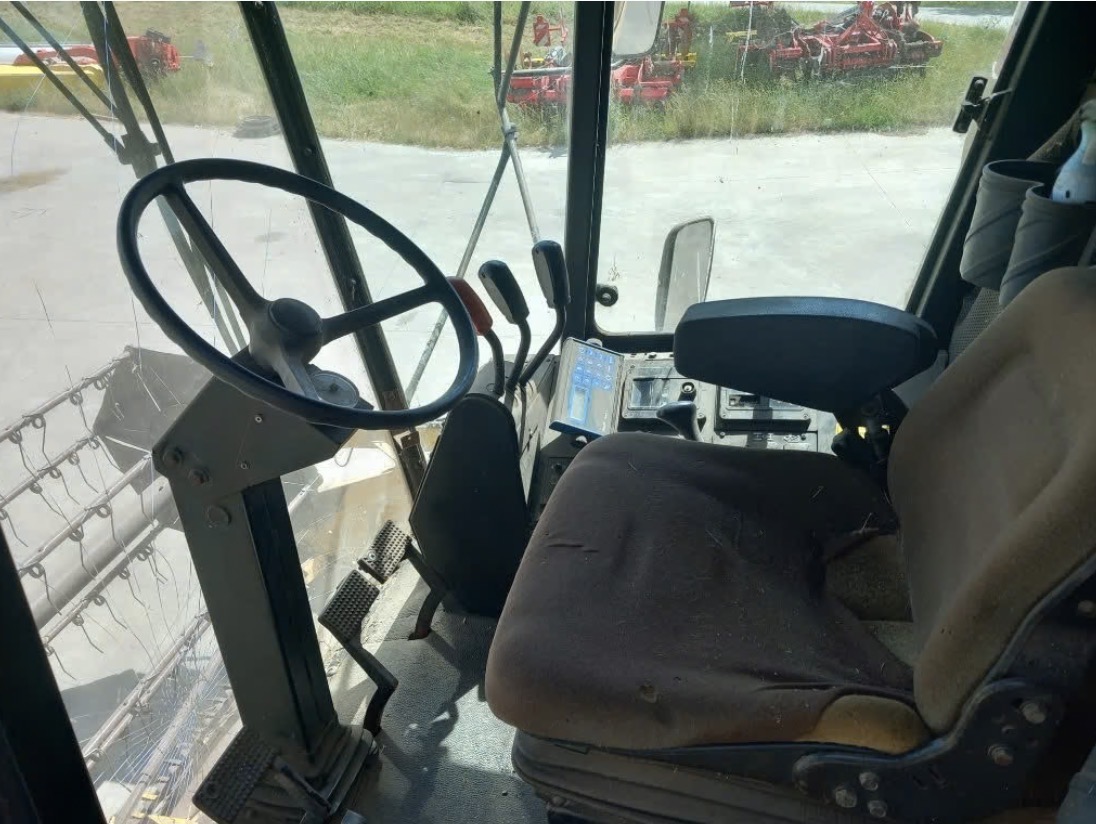kombajn zbożowy New Holland TX32\. — zdjęcie 5