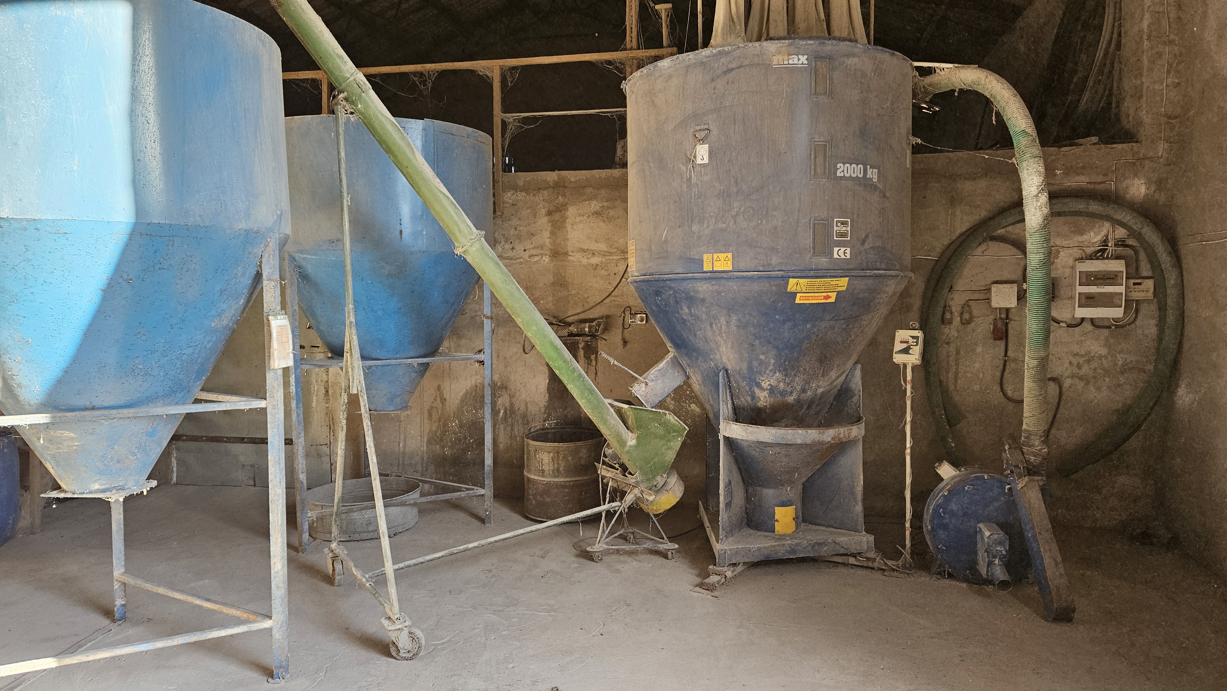  śrutownik BIN 11kW mieszalnik 2000kg żmijka silosy 2T — zdjęcie 1