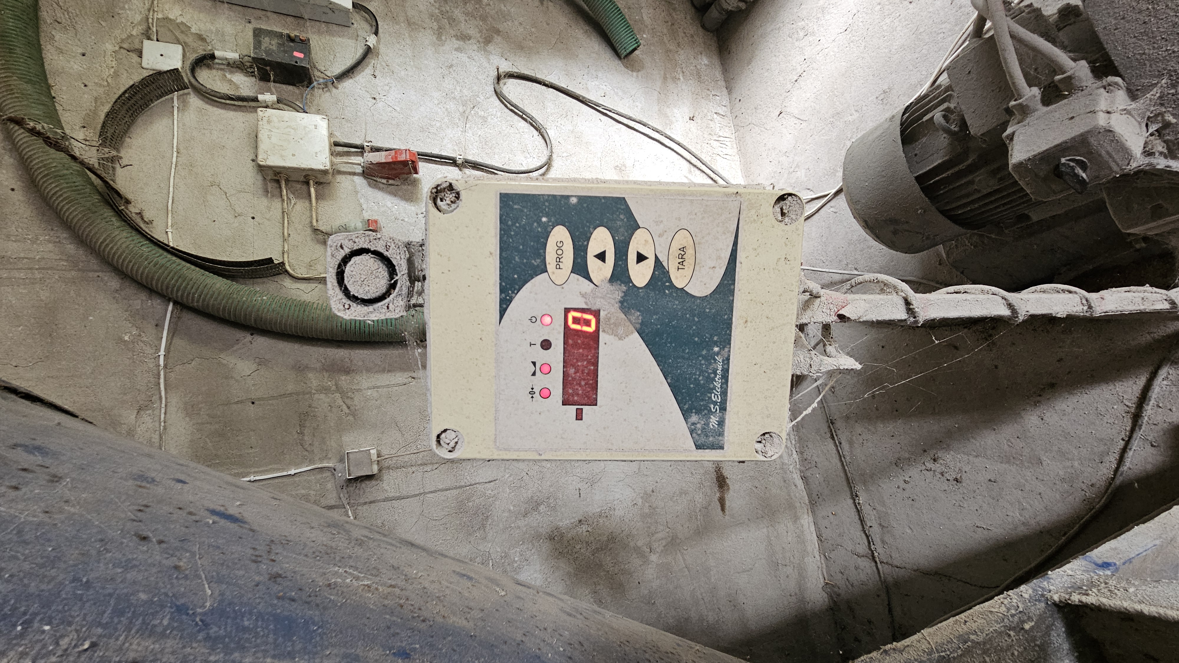  śrutownik BIN 11kW mieszalnik 2000kg żmijka silosy 2T — zdjęcie 7