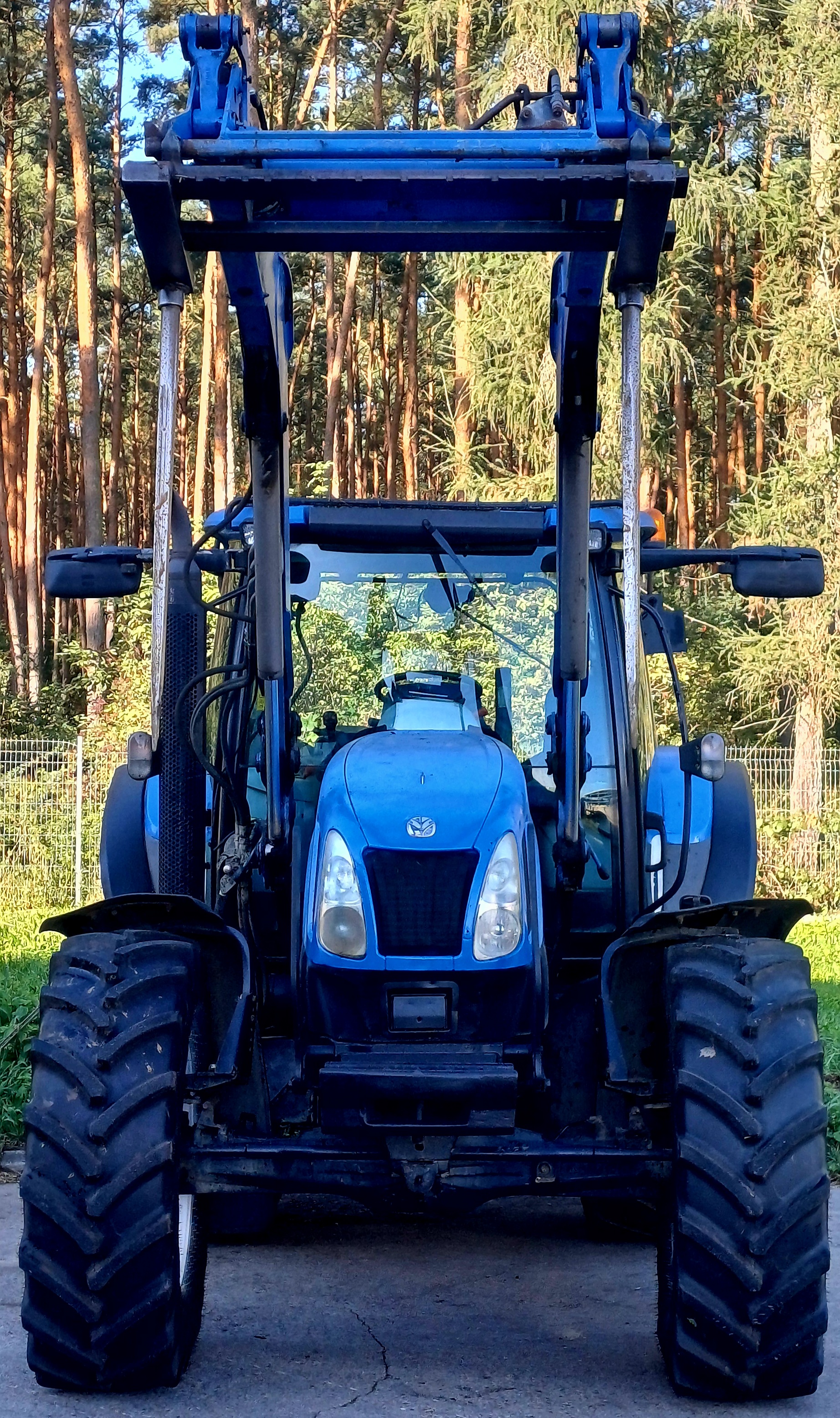 New Holland T6030 z ładowaczem przednim. Super stan. 120KM Rok prod. 2010 — zdjęcie 3