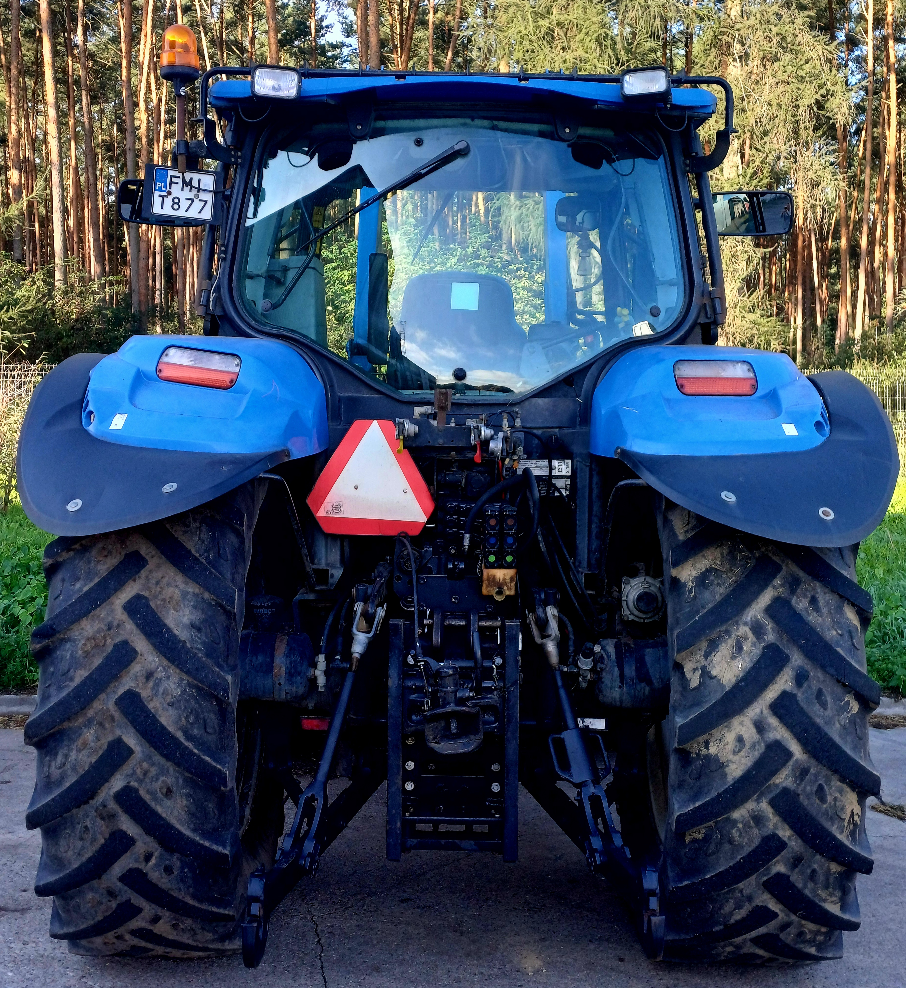 New Holland T6030 z ładowaczem przednim. Super stan. 120KM Rok prod. 2010 — zdjęcie 4