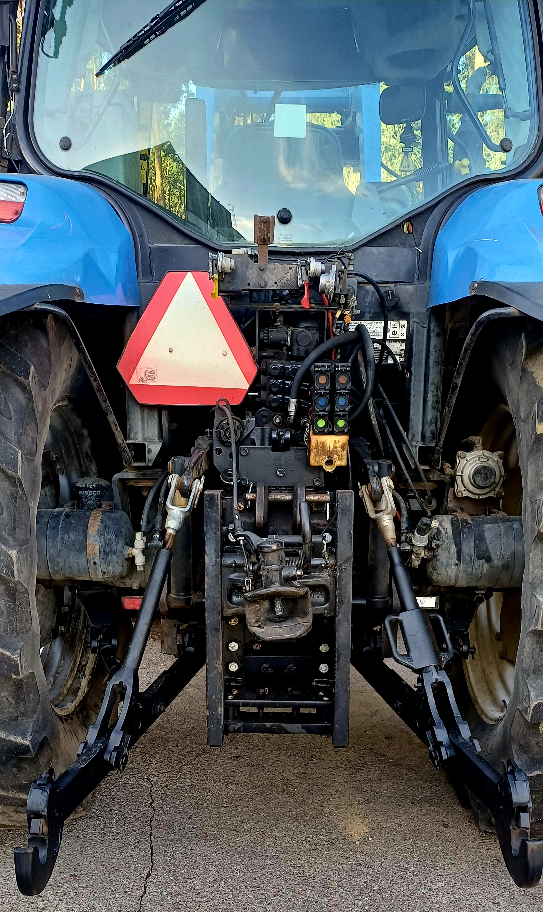 New Holland T6030 z ładowaczem przednim. Super stan. 120KM Rok prod. 2010 — zdjęcie 7
