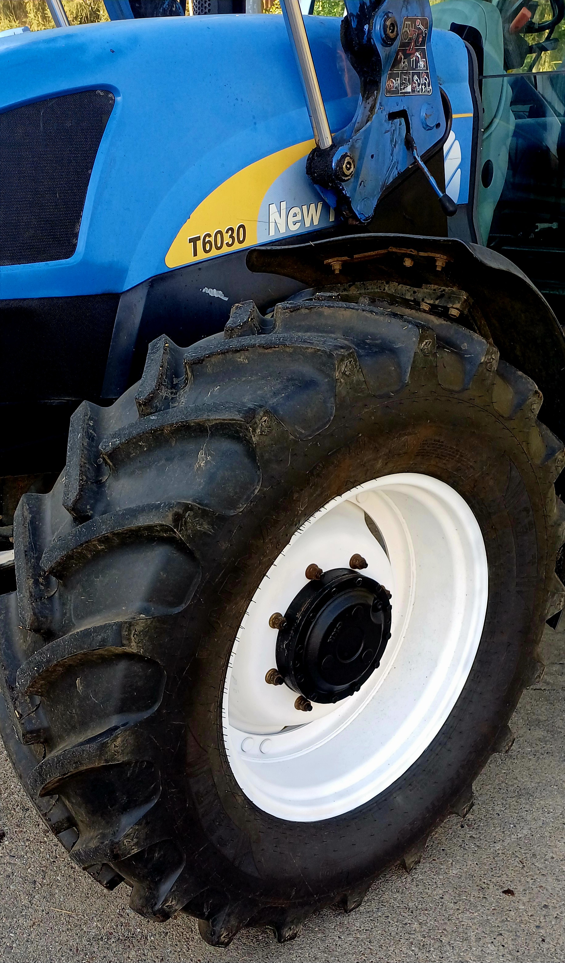 New Holland T6030 z ładowaczem przednim. Super stan. 120KM Rok prod. 2010 — zdjęcie 10