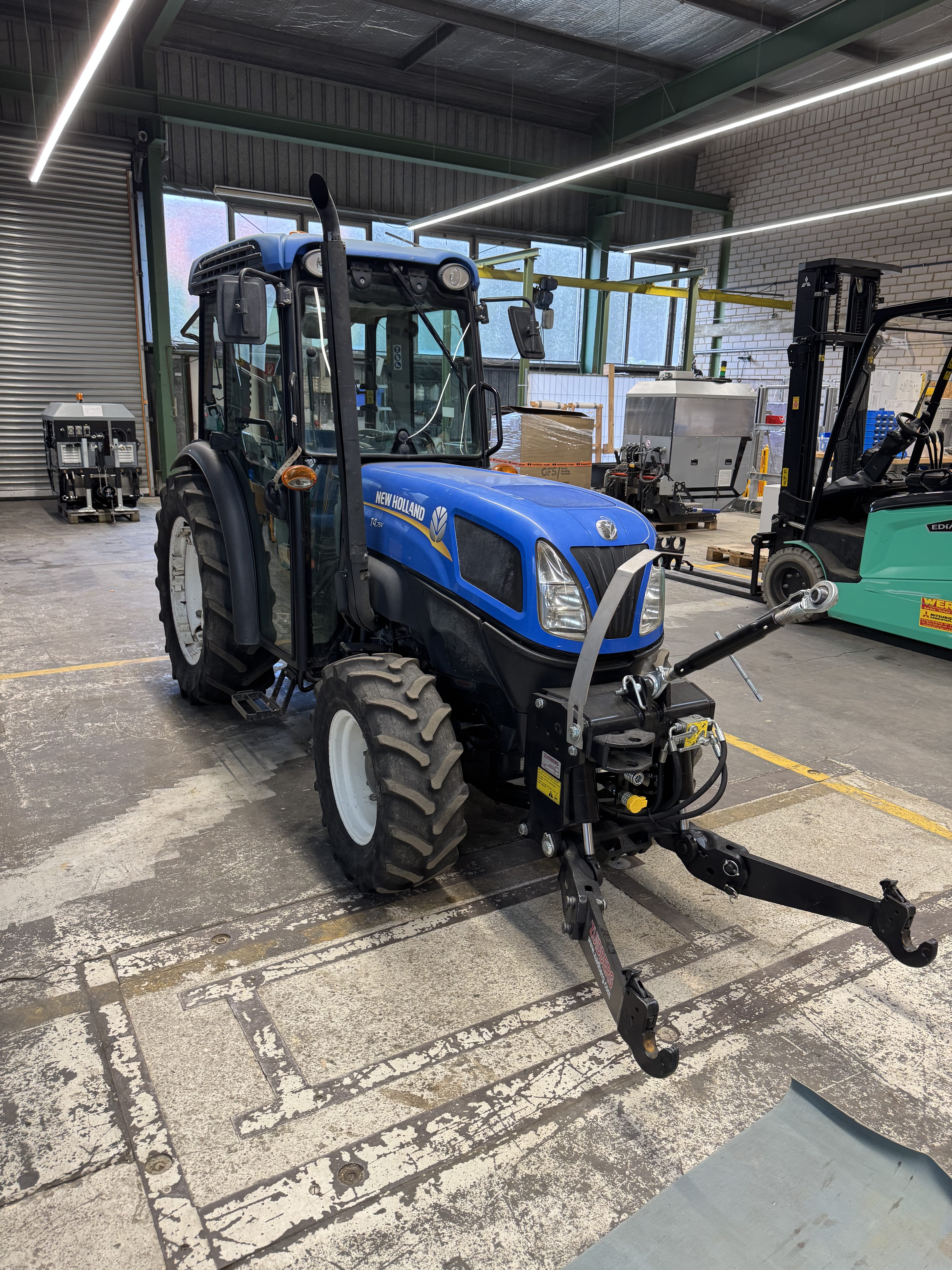 New Holland T4.75V – 2013 – 55 kW – 4242 godz. — zdjęcie 1