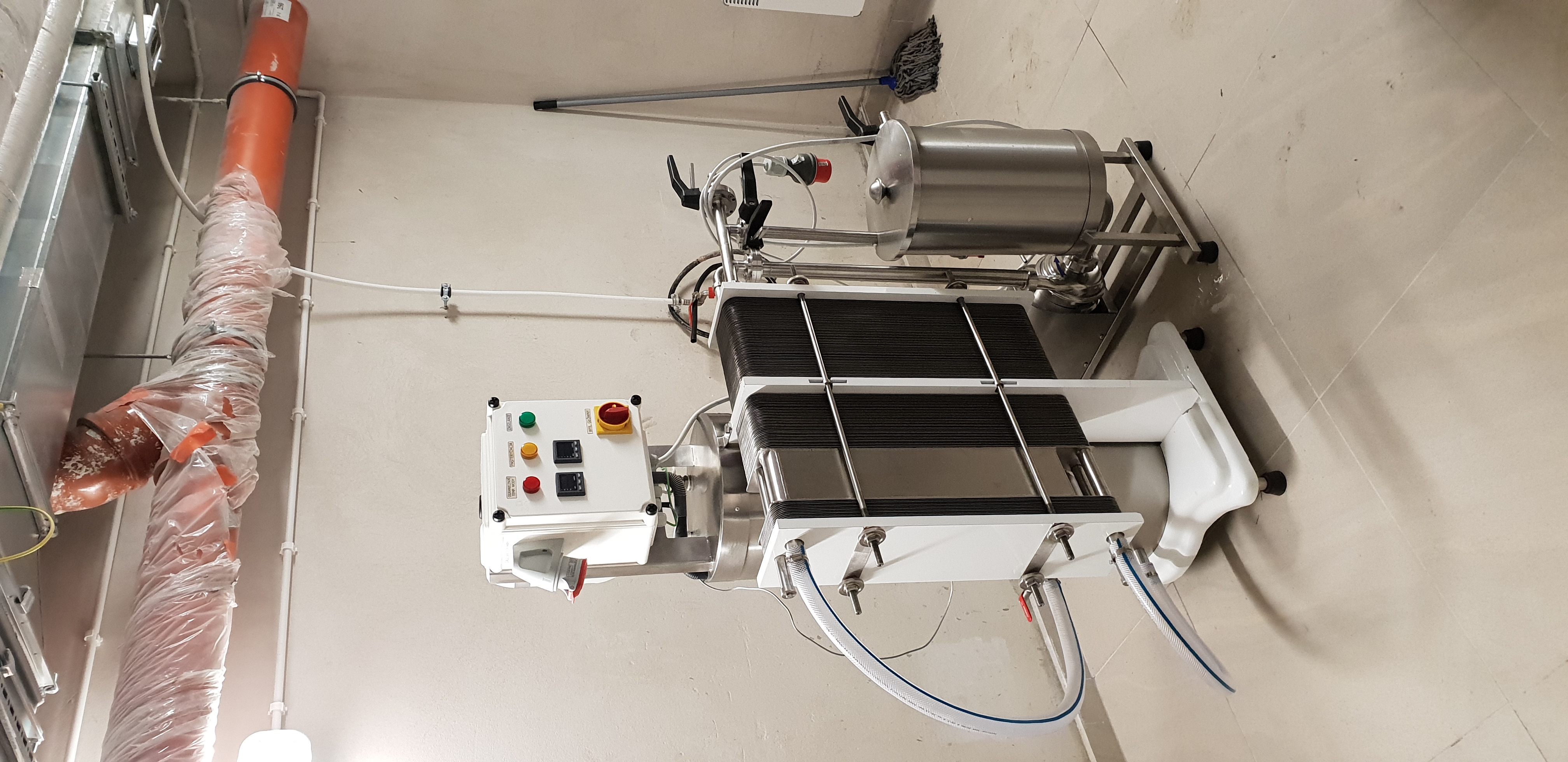 PASTERYZATOR PŁYTOWY TURKUS KSP-P5 750 l/h – JAK NOWY – ODZYSK CIEPŁA — zdjęcie 1